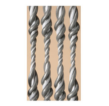 Close-up van vier gedraaide zilvergrijze en witte koorden