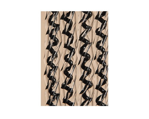 Close-up van zwarte kabelkanalen op een beige achtergrond