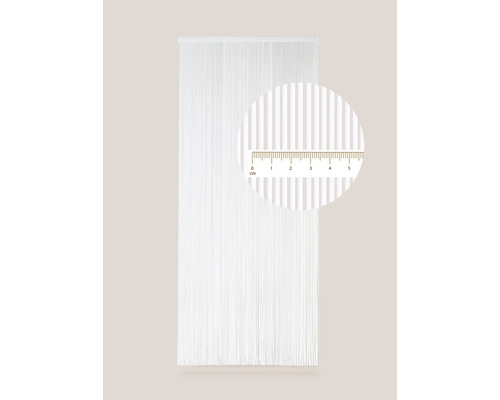 Decoratieve sjaal met draadgordijn en centimeteraanduiding in detail