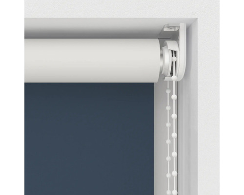 Detail van een rolgordijn met kettingbediening voor raamdecoratie