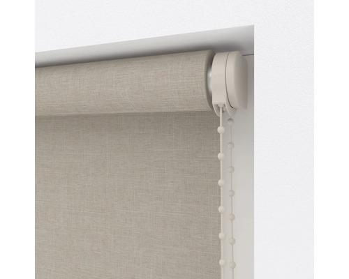Rolgordijn met kettingbediening bij het raam