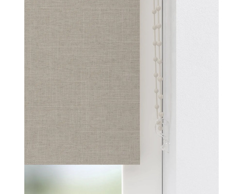 Beige stoffen rolgordijnen met kettingbediening bij het raam