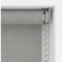 Grijs rolgordijn met kettingbediening in een raamkozijn