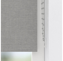 Grijs rolgordijn op het raam met trekkoord