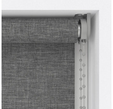 Grijs rolgordijn met kettingbediening bij het raam