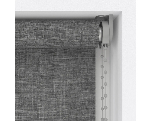 Grijs rolgordijn met kettingbediening bij het raam