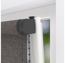 Detailaanzicht van een zijdelings oprolbaar rolgordijn op het raam