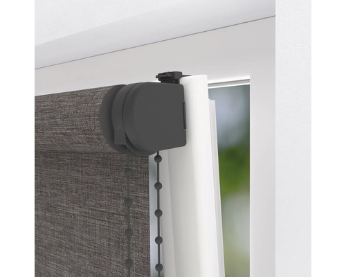 Detailaanzicht van een zijdelings oprolbaar rolgordijn op het raam