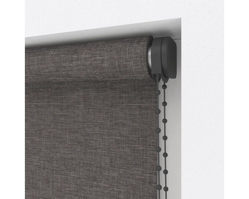 Detailopname van een grijs rolgordijn op het raam