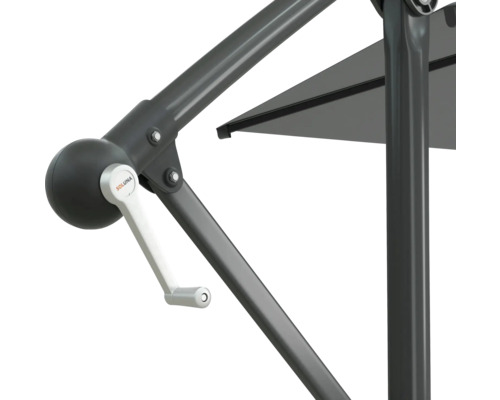 Detailopname van een parasol met sluitmechanisme en Soluna logo