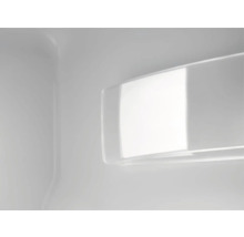 Interieur van een koelkast met een compartiment