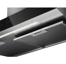 Afzuigkap met metalen vetfilter en bedieningspaneel