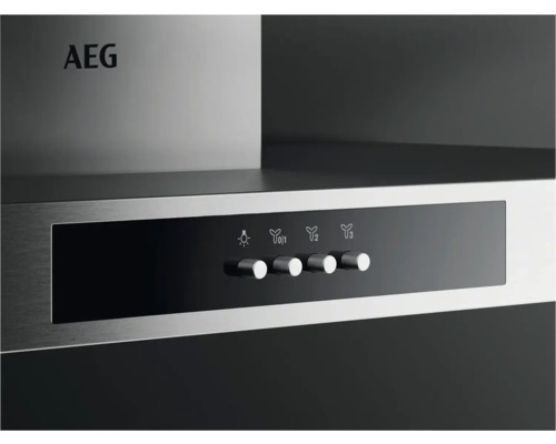 Detailaanzicht van een afzuigkap met bedieningspaneel en AEG logo.