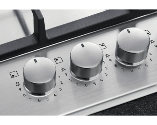 Close-up van een kookplaat met drie draaiknoppen om de warmte te regelen