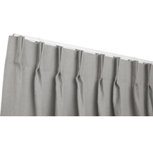 Grijs gordijn aan een witte gordijnrail