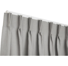 Grijs gordijn aan gordijnroede