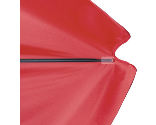 Detail van een rode parasol met een zwarte stok