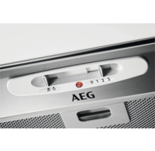 Close-up van de bedieningselementen van een AEG afzuigkap met schuifregelaars voor ventilatorsnelheid en verlichting