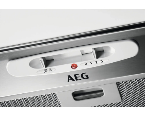 Close-up van de bedieningselementen van een AEG afzuigkap met schuifregelaars voor ventilatorsnelheid en verlichting