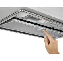 Afzuigkap met hand die een schakelaar bedient