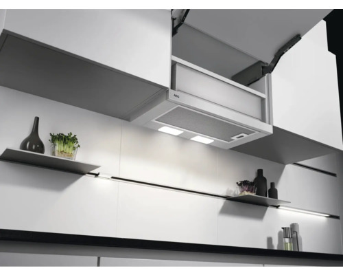Ingebouwde afzuigkap van AEG in een moderne keuken