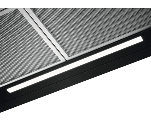 Uitsnede van een afzuigkap met vetfilter en LED-verlichting