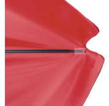 Detailaanzicht van een open, rode parasol met zwart frame