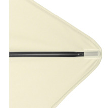 Detailopname van een parasol met zwart frame