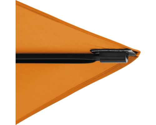 Detailopname van een parasoldak met een zwart frame