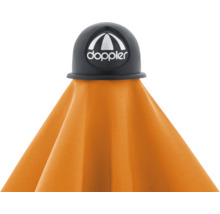 Detailopname van een gesloten parasol met het Doppler logo