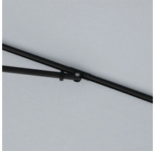 Detailopname van een parasol met metalen frame