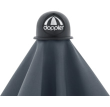 Detailopname van een parasol met Doppler logo