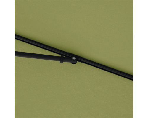 Detailaanzicht van een parasol met een zwart frame