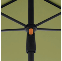 Detailaanzicht van een parasol met openingsmechanisme