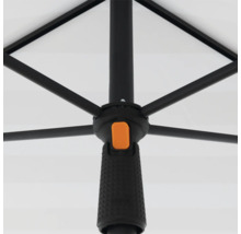 Detailopname van de baleinen en het handvat van een parasol