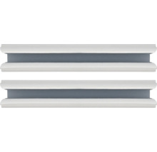 Twee witte sierlijsten