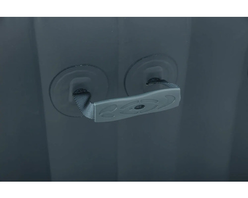 Detail van een opblaasbare whirlpool met handgreep
