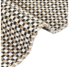 Detailopname van een tapijt met een schaakbordpatroon