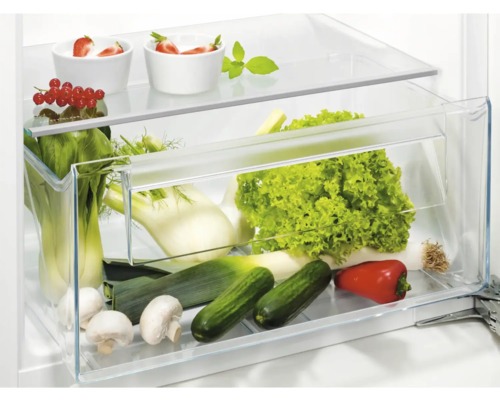 Verse groenten en fruit in de koelkast.