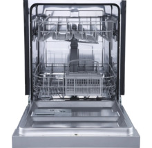 Geopende vaatwasser met vaatwaskorven