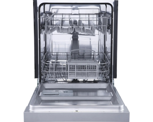 Geopende vaatwasser met vaatwaskorven