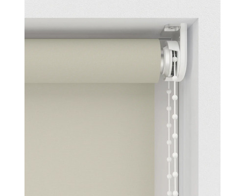 Beige rolgordijn met zijdelingse trekketting aan het raam