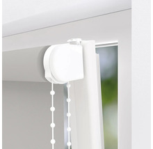 Detailopname van een grijze rolgordijn met bedieningsketting