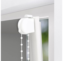 Detailopname van een rolgordijn met kettingbediening bij het raam