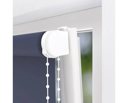 Detailaanzicht van een rolgordijn met kettingbediening op het raam