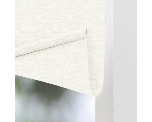 Detailopname van een beige jaloezie voor lichtregeling en privacy