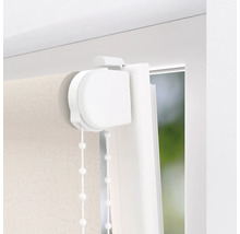 Detailopname van een rolgordijn met kettingbediening bij het raam