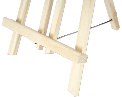 Detailweergave van een houten schildersezel