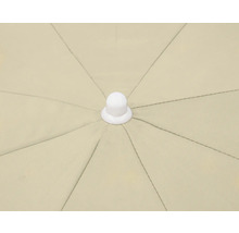 Close-up van een parasol met stoffen bekleding en centrale sluitdop
