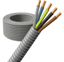 Gegolfde buis met kabels op de achtergrond als rol